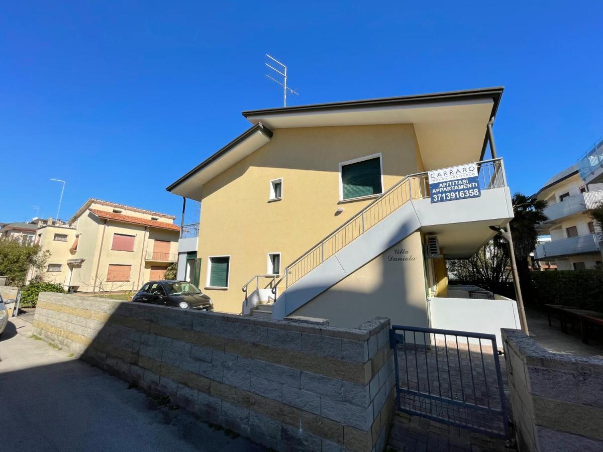 Villa Daniela Carraro Immobiliare - Family Apartments Lido di Jesolo Kültér fotó